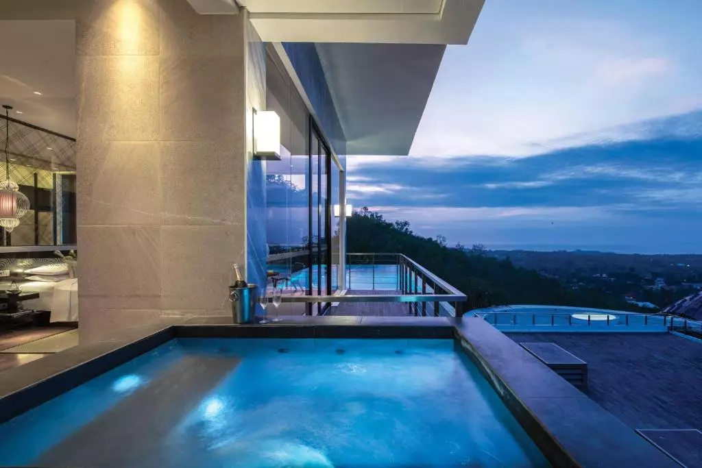 رنسانس استخر اتاق